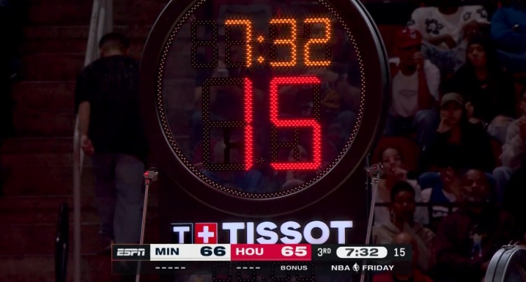 8868体育网页版-出了点小状况！森林狼火箭激战正酣 计时器突然故障需要调整